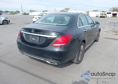 2015 Mercedes-Benz C 300 Luxury 4Matic из США, поврежденный, VIN 55SWF4KB5FU028691
